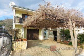 014 5215 30 trogir apartment house for sale