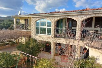 014 5215 30 trogir apartment house for sale