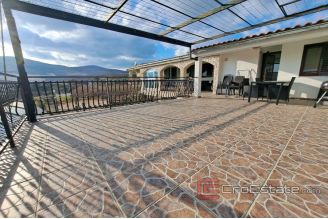 014 5215 30 trogir apartment house for sale