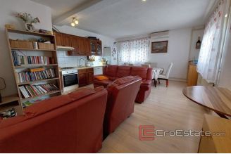 014 5215 30 trogir apartment house for sale