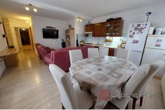 014 5215 30 trogir apartment house for sale