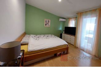 014 5215 30 trogir apartment house for sale