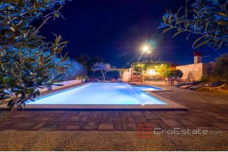 020 2021 331 Zadar apartment villa wiht pool for sale