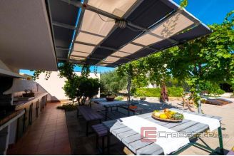 020 2021 331 Zadar apartment villa wiht pool for sale