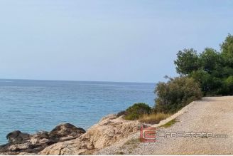 015 2029 55 Primosten building land with project by the sea