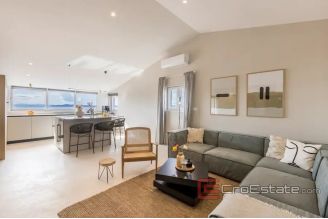 020 5216 30 Ciovo villa with pool for sale