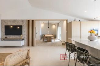 020 5216 30 Ciovo villa with pool for sale