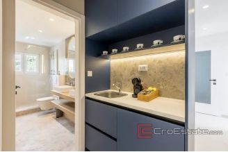 020 5216 30 Ciovo villa with pool for sale