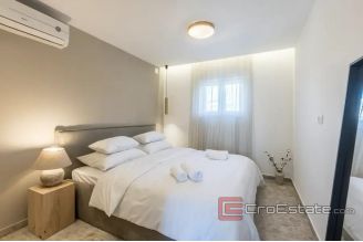 020 5216 30 Ciovo villa with pool for sale