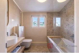 020 5216 30 Ciovo villa with pool for sale