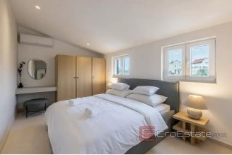 020 5216 30 Ciovo villa with pool for sale