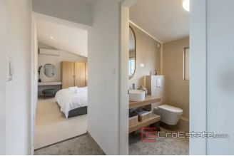 020 5216 30 Ciovo villa with pool for sale