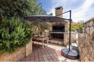 020 5216 30 Ciovo villa with pool for sale