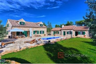 017 5217 30 Hvar two willas with pool for sale