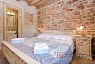 017 5217 30 Hvar two willas with pool for sale