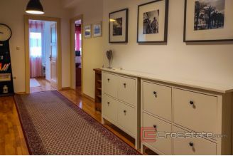 015 2024 116 Split centar comfortable three bedroom apartment for rent