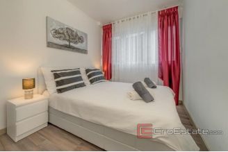 013 2017 20 Split apartment for rent