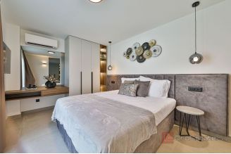 020 2035 72 island ciovo villa first row to the sea for sale