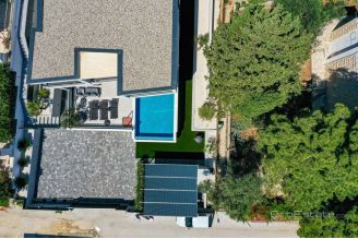 020 2035 72 island ciovo villa first row to the sea for sale