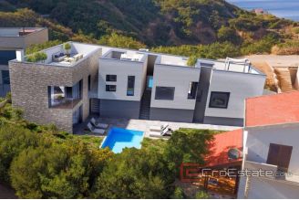 008 5221 30 Pag villa with pool for sale