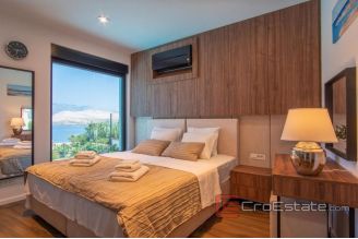 008 5221 30 Pag villa with pool for sale