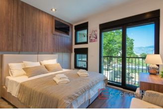 008 5221 30 Pag villa with pool for sale