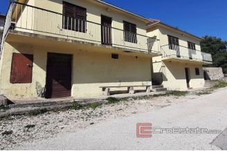 006 2016 536 Rogoznica two house for renovation by the sea for sale