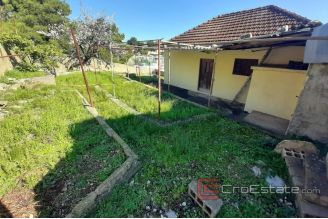 006 2016 536 Rogoznica two house for renovation by the sea for sale