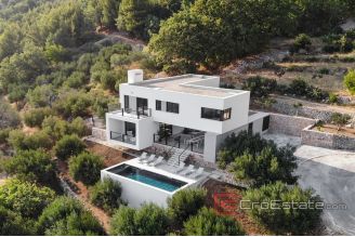 015 2022 354 Omis villa with sea view for sale