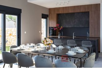 015 2022 354 Omis villa with sea view for sale