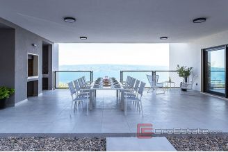 015 2022 354 Omis villa with sea view for sale