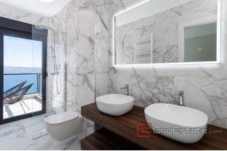 015 2022 354 Omis villa with sea view for sale