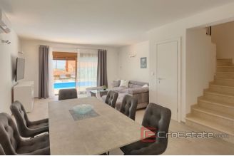 016 1014 17 Porec villa with pool for sale