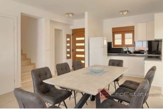 016 1014 17 Porec villa with pool for sale