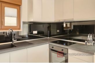 016 1014 17 Porec villa with pool for sale