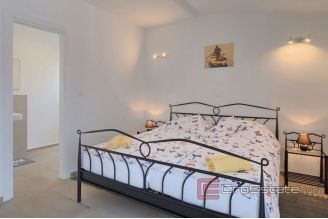 016 1014 17 Porec villa with pool for sale