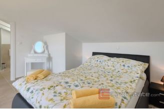 016 1014 17 Porec villa with pool for sale