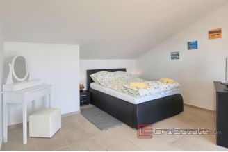 016 1014 17 Porec villa with pool for sale