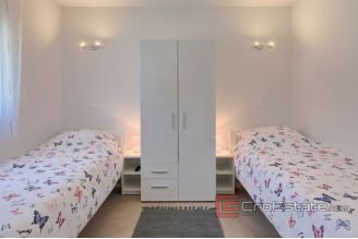 016 1014 17 Porec villa with pool for sale