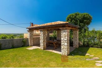 016 1014 17 Porec villa with pool for sale