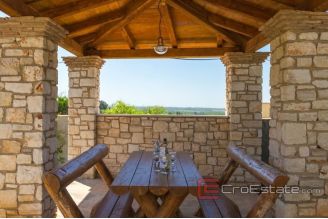 016 1014 17 Porec villa with pool for sale