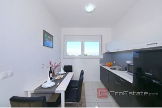 019 2043 61 Zadar Apartment house near the sea for sale