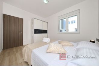 019 2043 61 Zadar Apartment house near the sea for sale