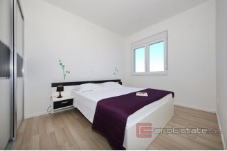 019 2043 61 Zadar Apartment house near the sea for sale