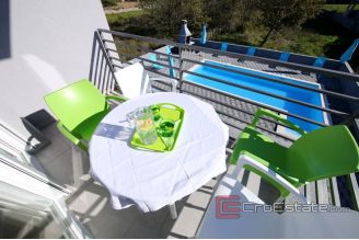 019 2043 61 Zadar Apartment house near the sea for sale