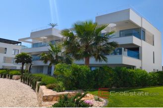 012 2021 333 Zadar penthouse first row to the sea for sale
