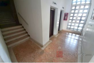 003 2016 541 split office space with parking for sale