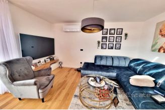 012 2016 542 Split area Penthouse with sea view for sale