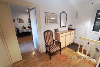 011 5236 30 trogir apartment in old center for sale