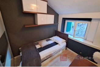 011 5236 30 trogir apartment in old center for sale